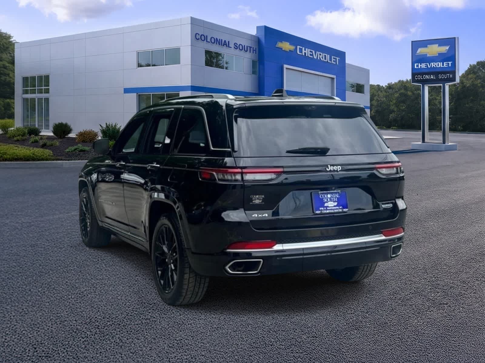 Used 2023 Jeep Grand Cherokee Summit w/ Adv Protech Group IV AWD/4WD image 4