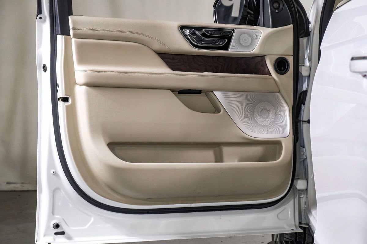 Used 2020 Lincoln Navigator L Reserve w/ Luxury Package image 34