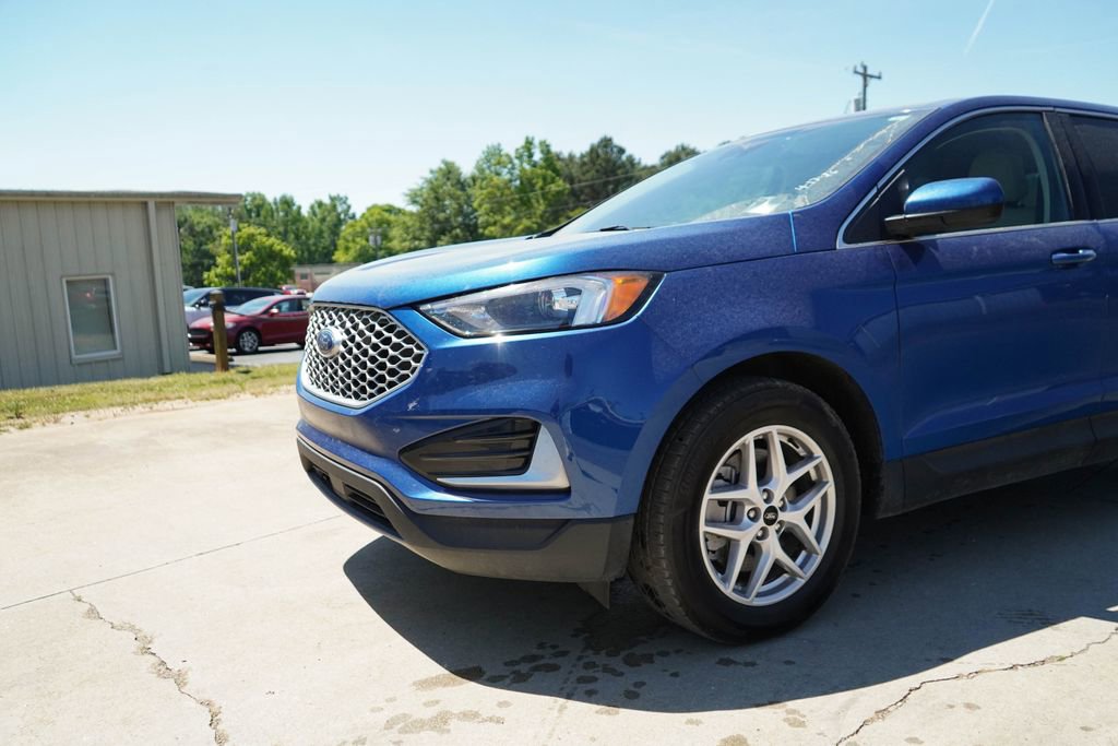 Used 2024 Ford Edge SEL AWD/4WD image 17