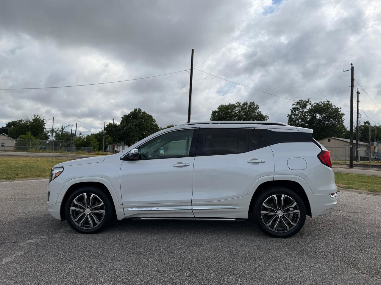 Used 2020 GMC Terrain Denali w/ Denali Premium Package FWD image 6