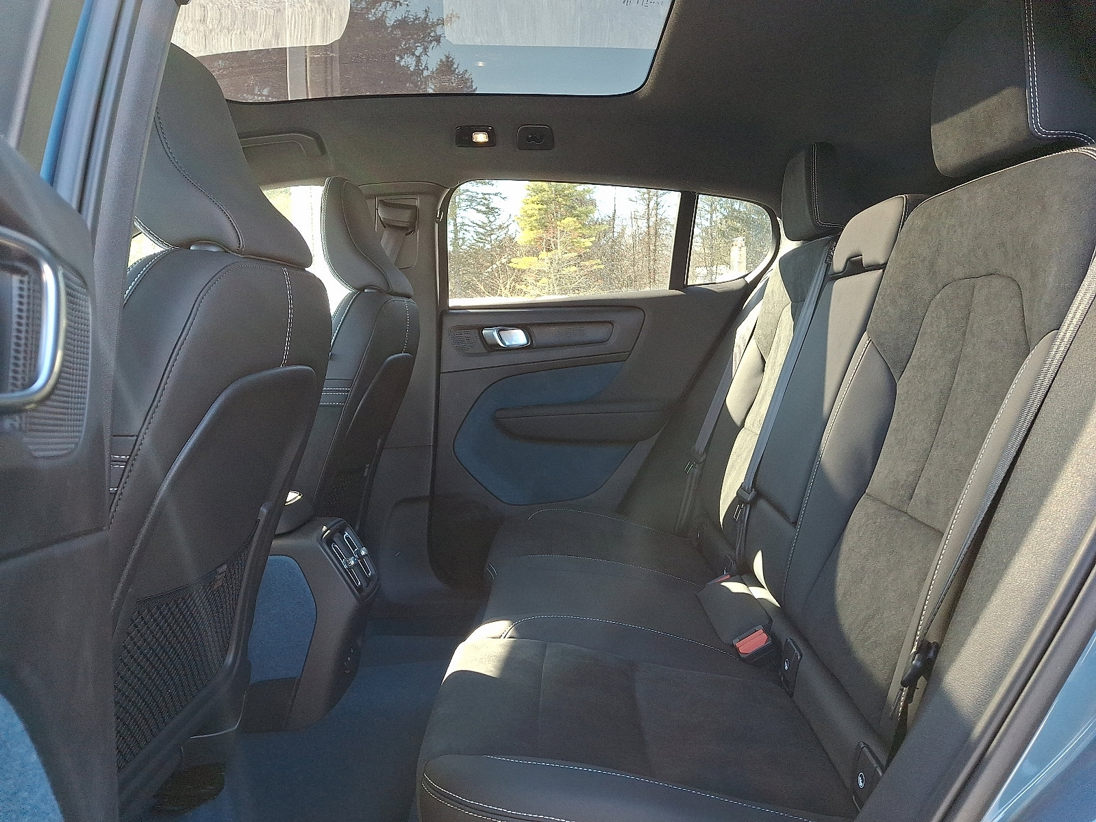 Certified 2023 Volvo C40 P8 Recharge Ultimate image 10