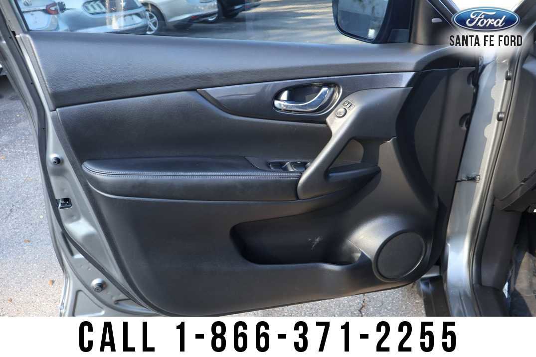 Used 2017 Nissan Rogue SV image 7