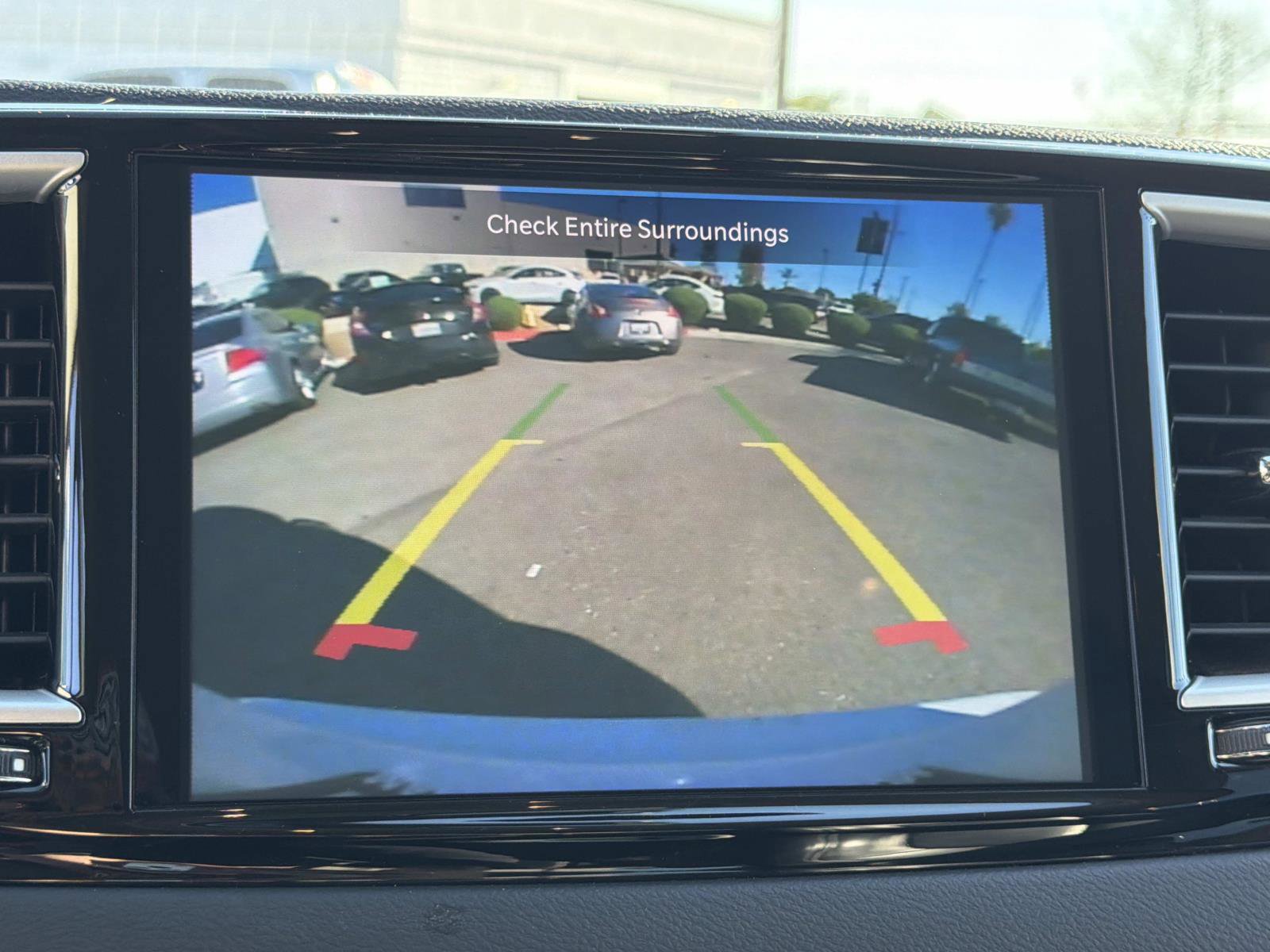 Used 2023 Chrysler Pacifica Touring-L image 12