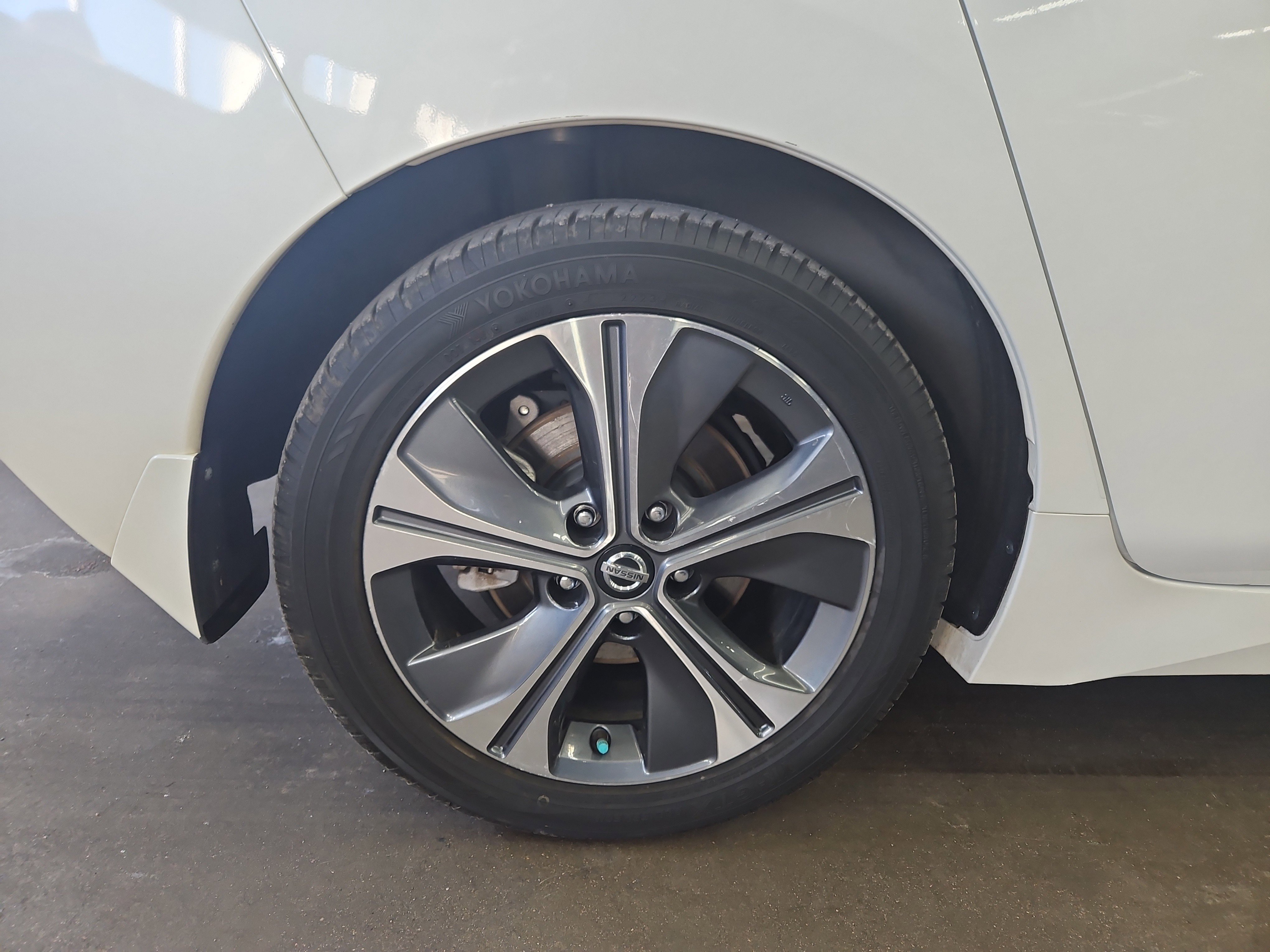 Used 2019 Nissan Leaf SV w/ SV Technology Package image 21