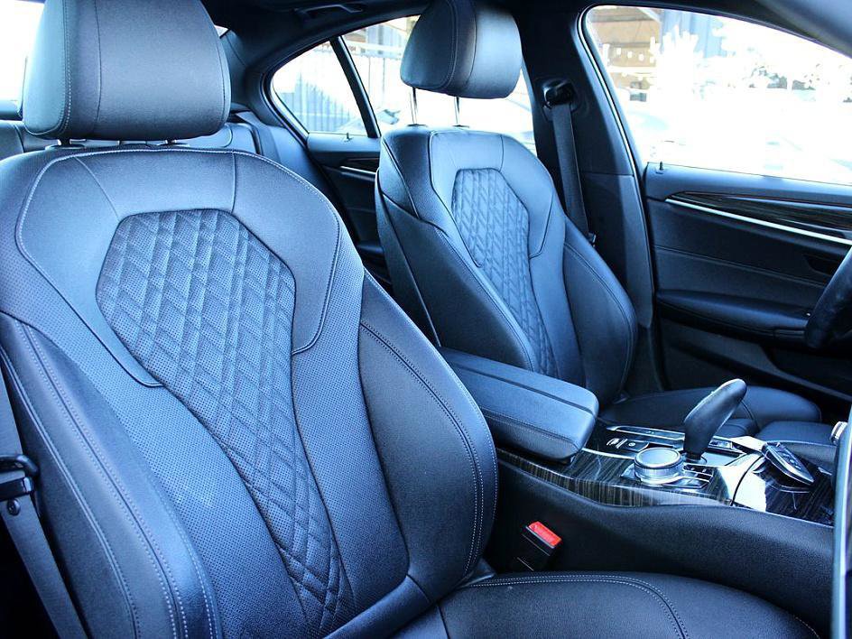 Used 2022 BMW 530i w/ Convenience Package image 25