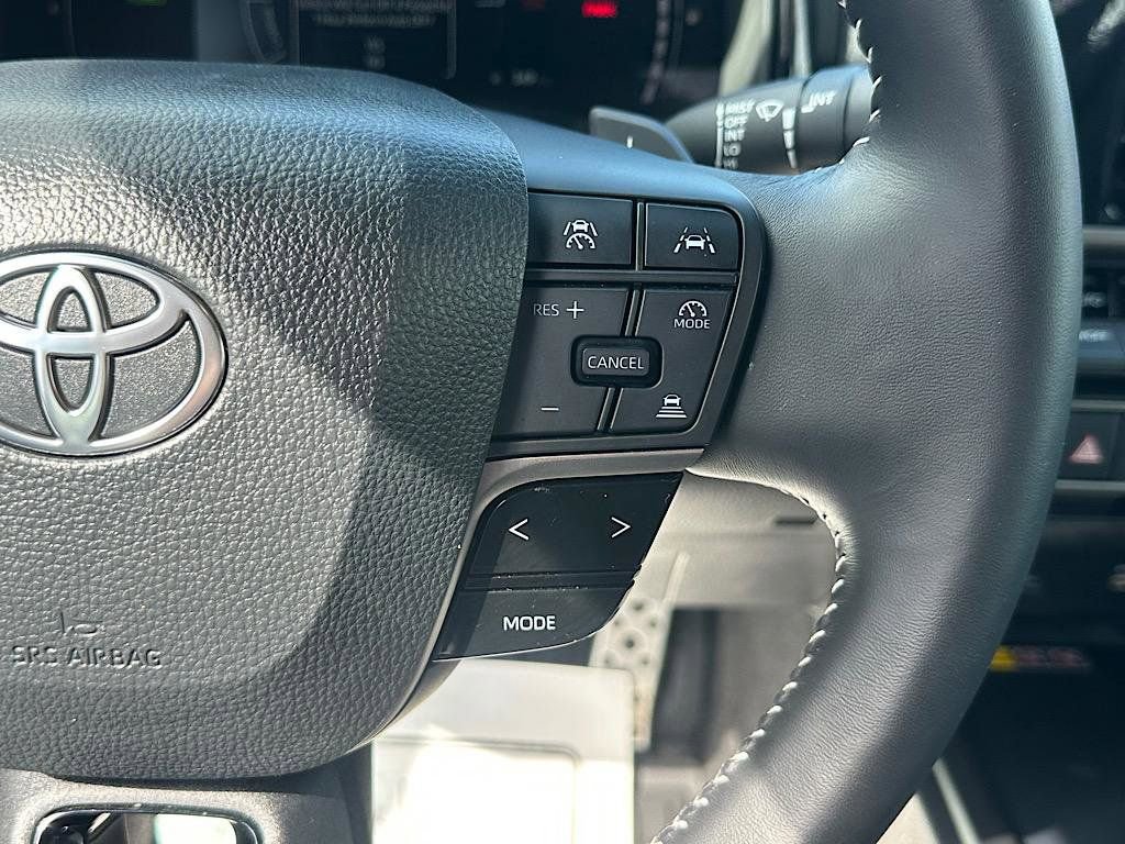 Certified 2025 Toyota Camry SE w/ Convenience Package image 22