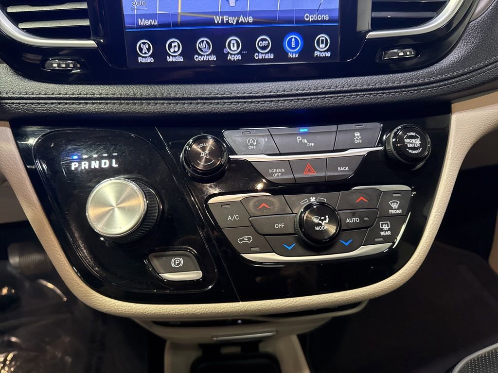 Used 2017 Chrysler Pacifica Limited w/ UConnect Theater Package image 26