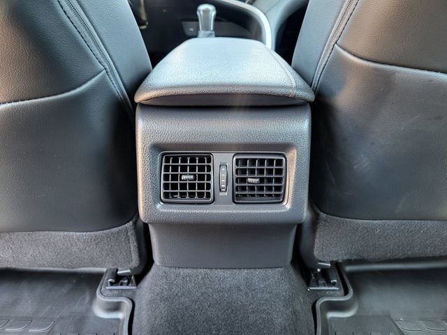 Used 2020 Toyota Camry XLE w/ Sunroof Package FWD image 25