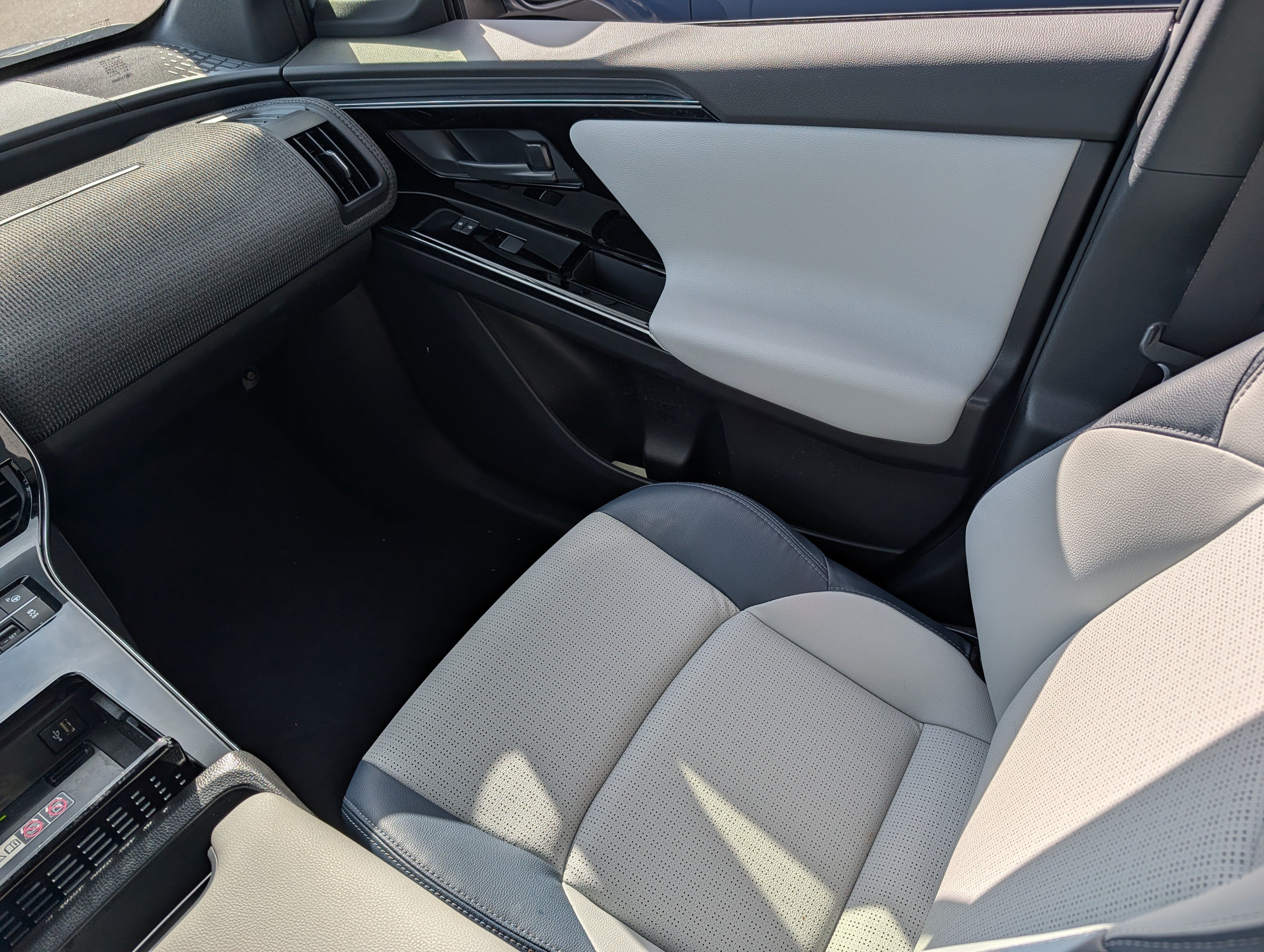 Used 2023 Subaru Solterra AWD image 11