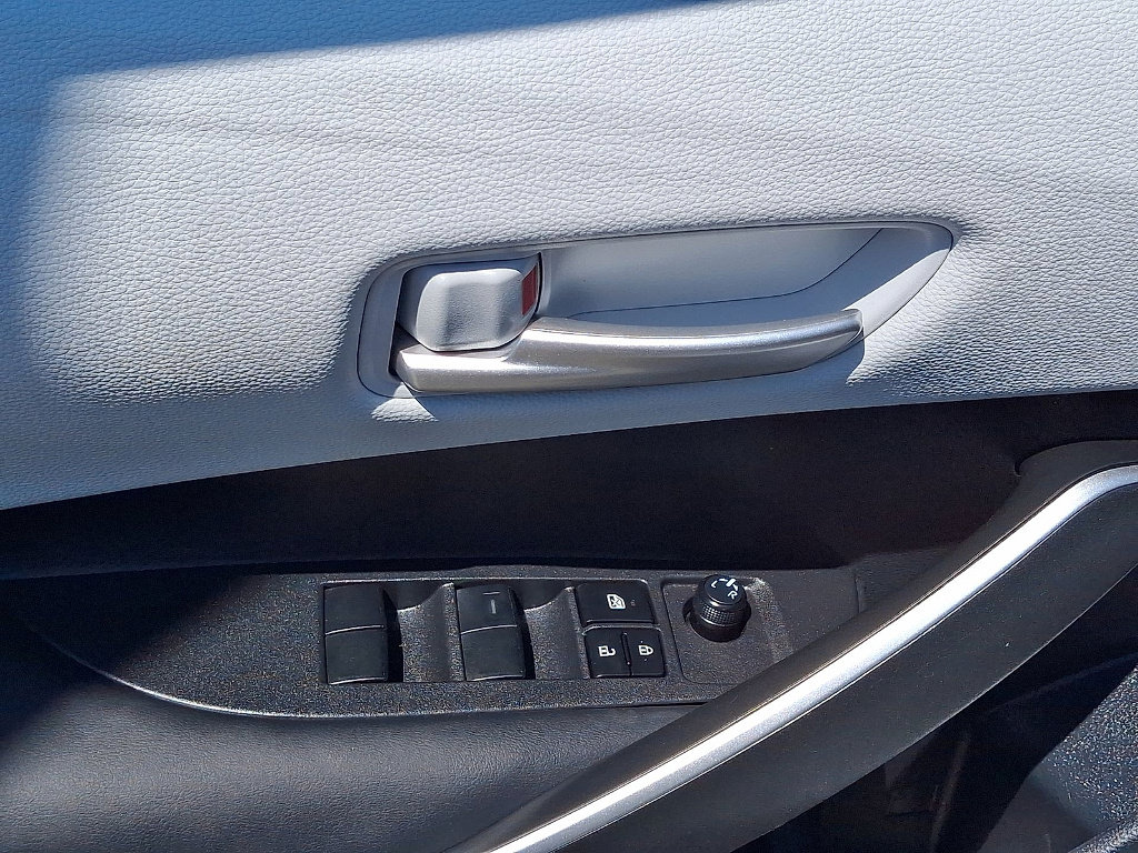 Used 2024 Toyota Corolla SE FWD image 3
