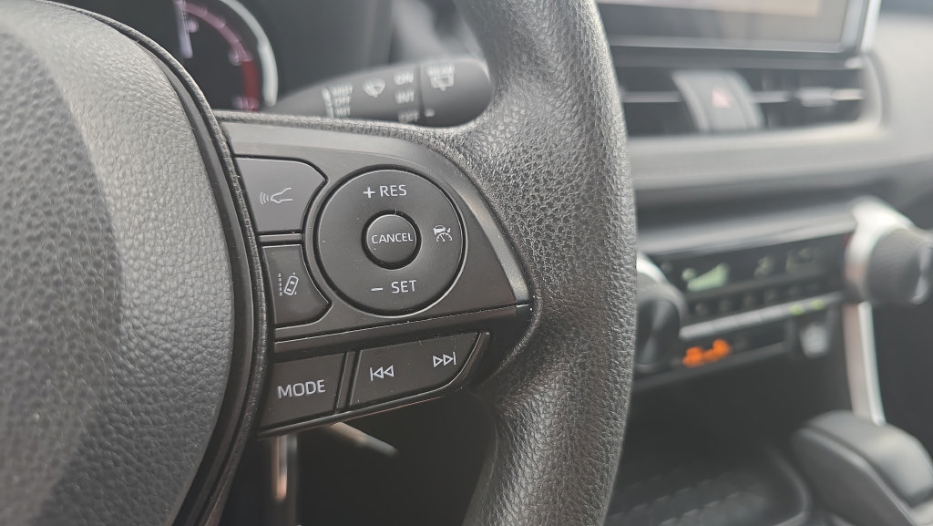 Used 2025 Toyota RAV4 LE AWD/4WD image 24