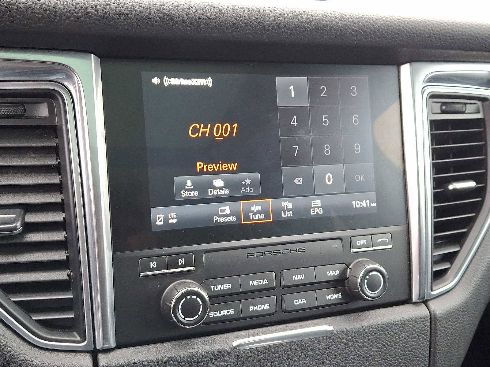 Used 2018 Porsche Macan image 19