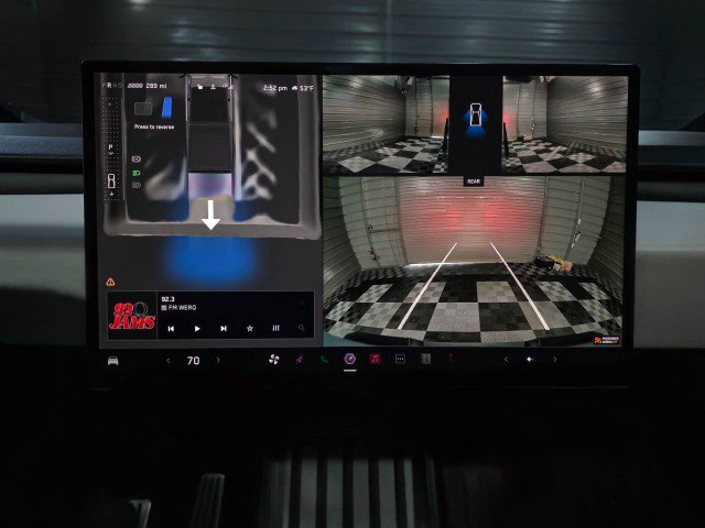 Used 2024 Tesla Cybertruck AWD Crew Cab image 31