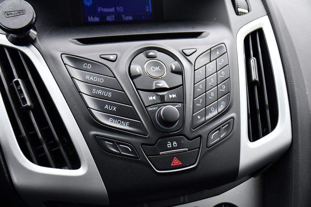 Used 2013 Ford Focus SE FWD image 28