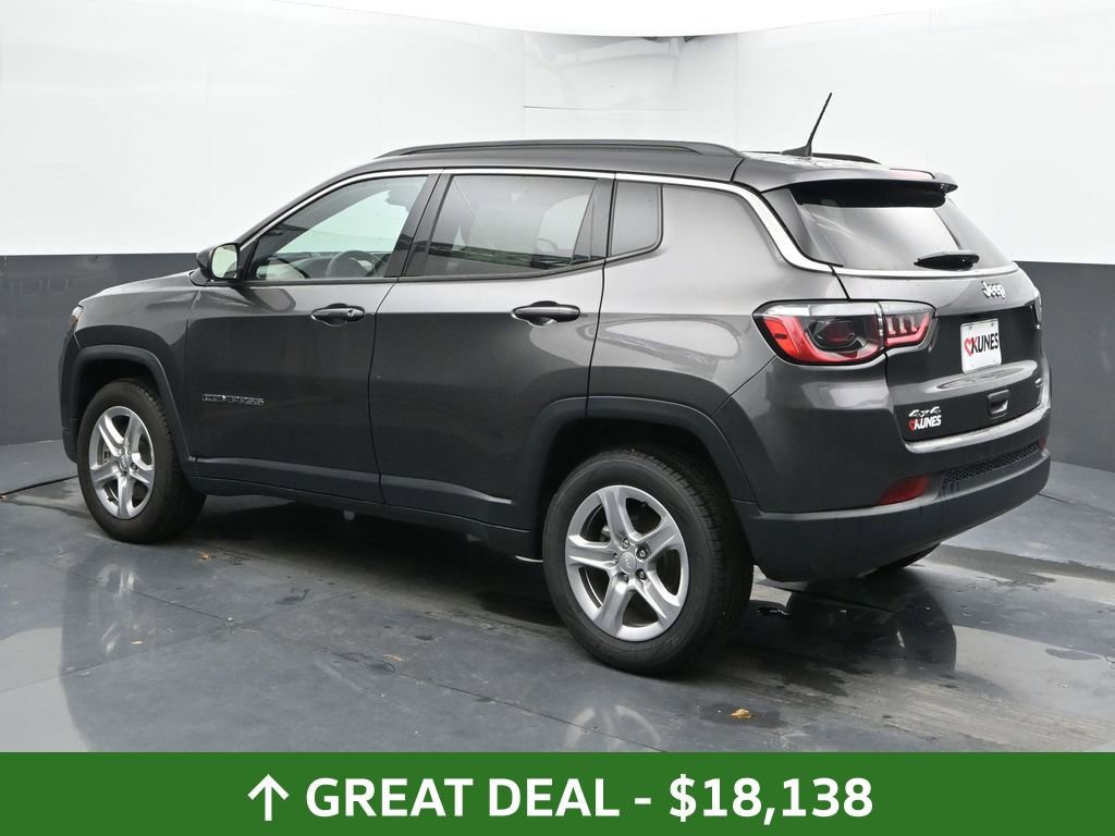 Used 2024 Jeep Compass Latitude image 10