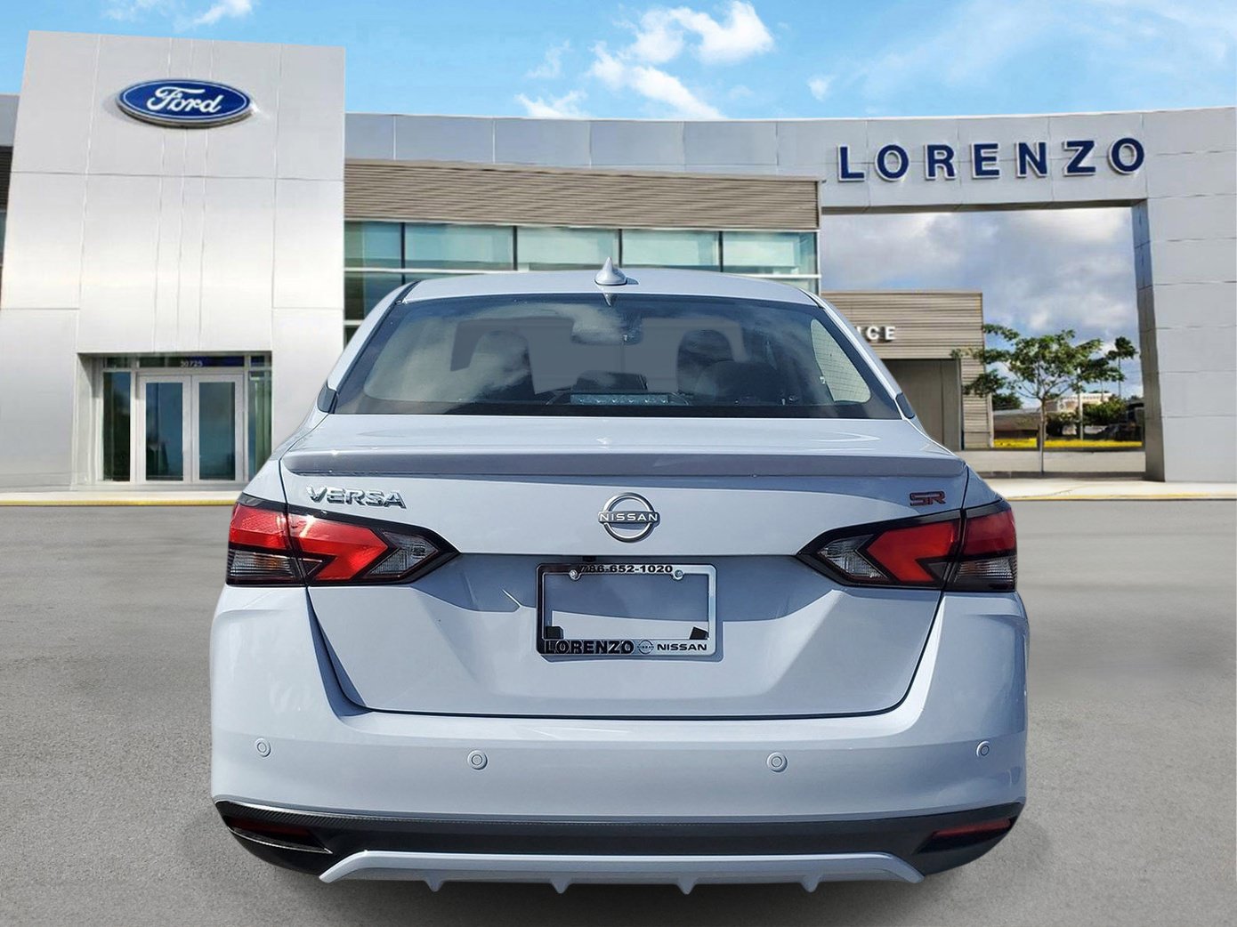 Used 2025 Nissan Versa SR w/ Trunk Package FWD image 5