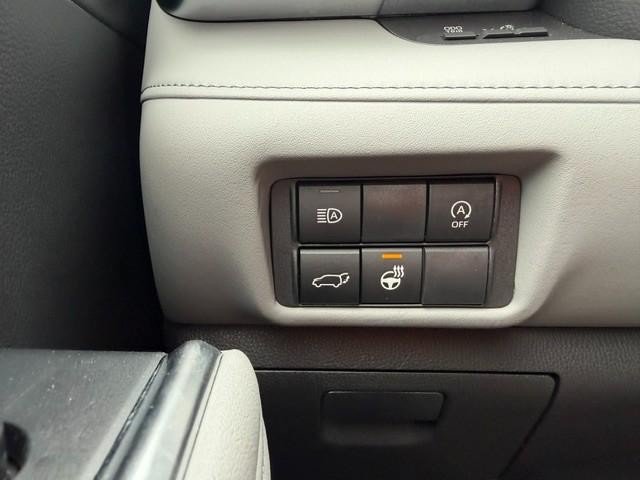 Used 2023 Toyota Highlander Limited FWD image 14