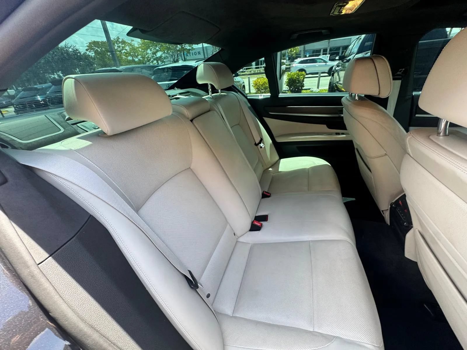 Used 2015 BMW 750i RWD image 23