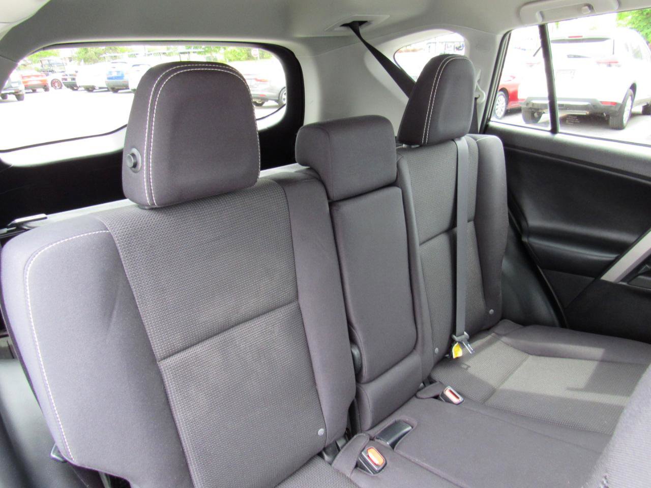 Used 2016 Toyota RAV4 XLE AWD/4WD image 36