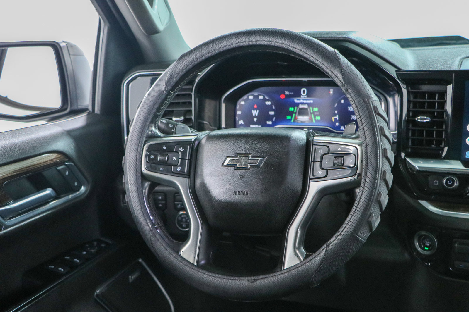 Used 2022 Chevrolet Silverado 1500 LT Trail Boss w/ Convenience Package II AWD/4WD image 12