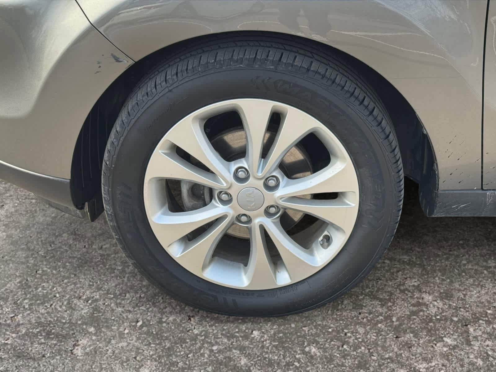Used 2014 Kia Soul + FWD image 13
