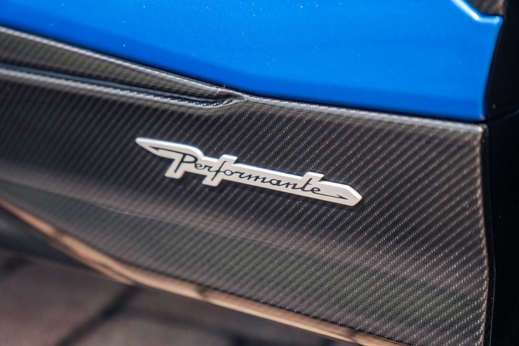 Used 2024 Lamborghini Urus Performante AWD/4WD image 19