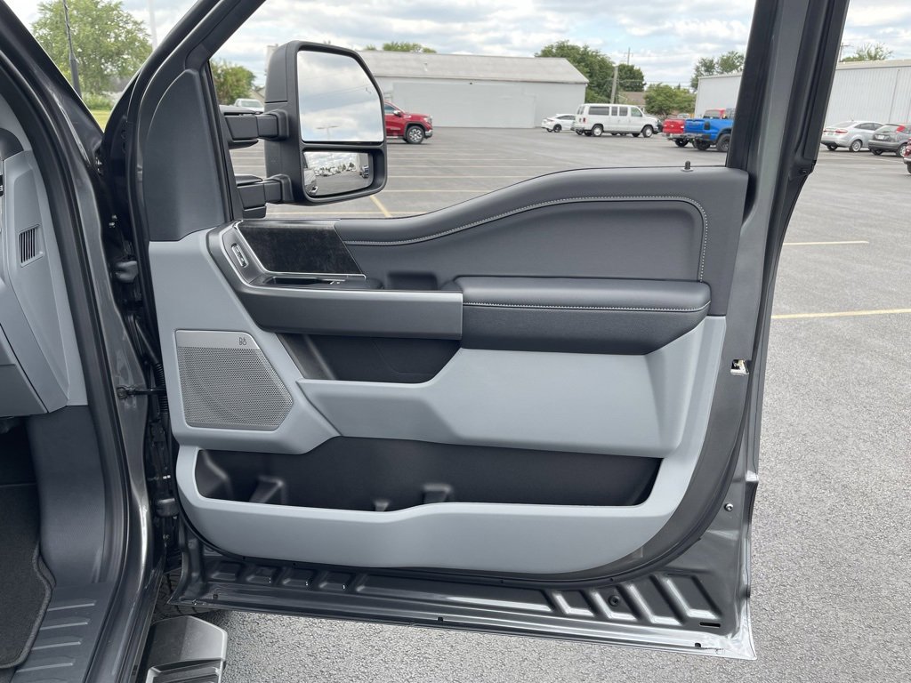 New 2026 Ford F350 4x4 Crew Cab DRW Super Duty image 11