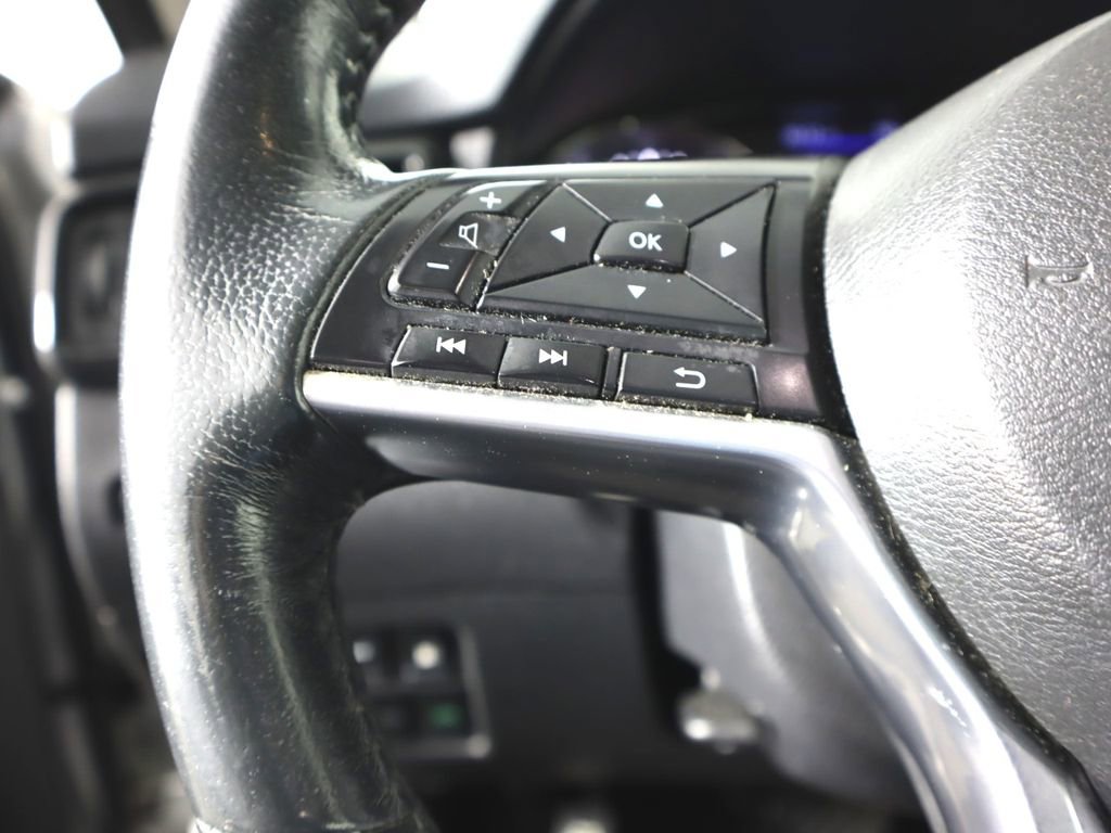 Used 2018 Nissan Rogue SV AWD/4WD image 13