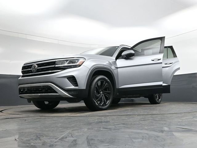 Used 2022 Volkswagen Atlas SE w/ Black Wheel Package image 43