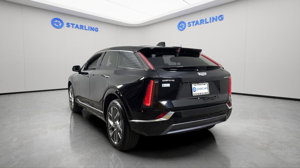 Certified 2025 Cadillac Optiq Luxury 2 w/ LPO, Floor Liner Package AWD/4WD image 7