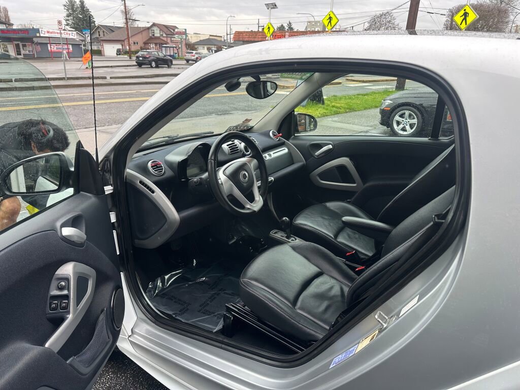 Used 2013 smart fortwo passion image 9