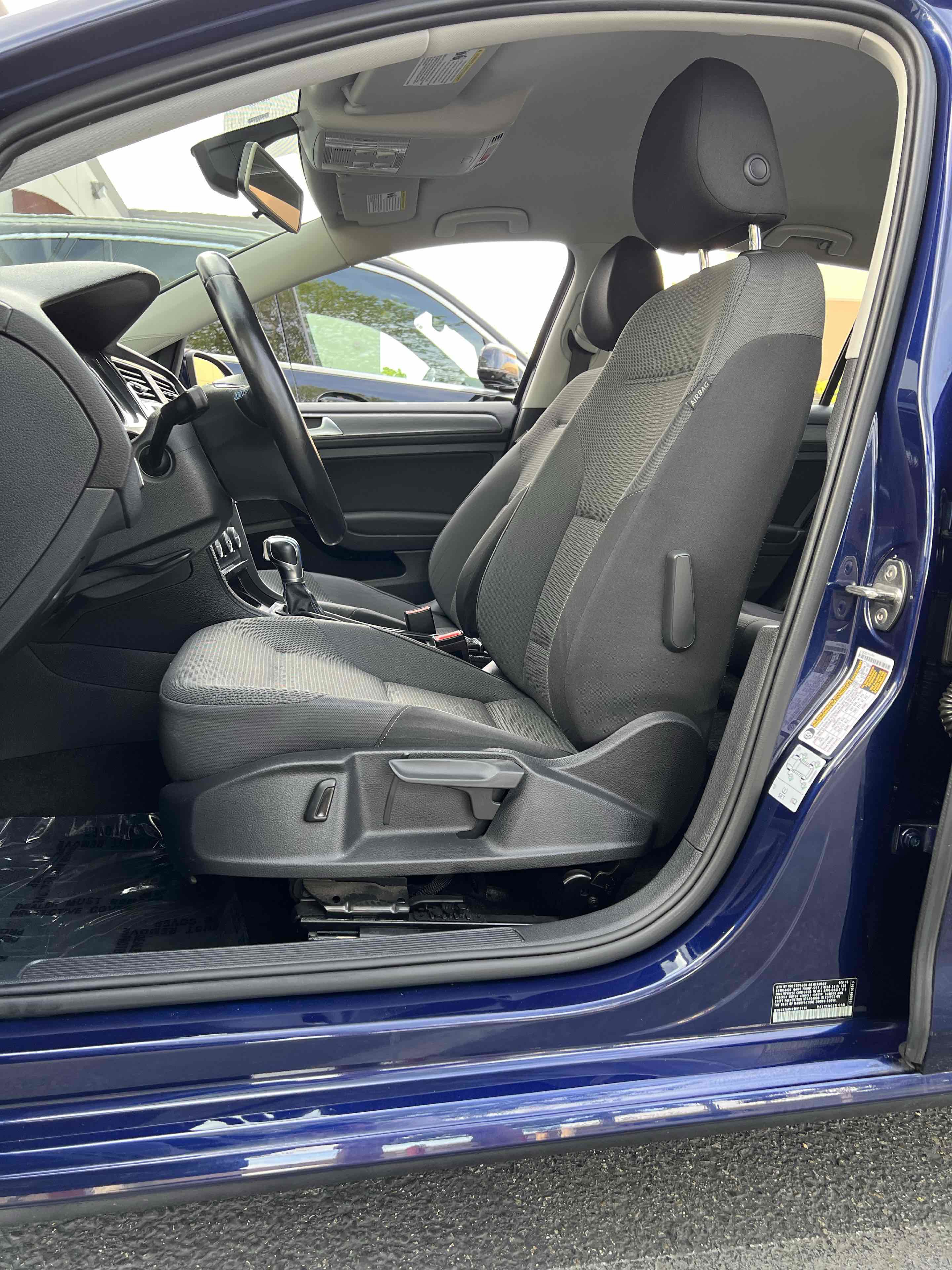 Used 2019 Volkswagen e-Golf SE w/ Driver Assistance Package image 32