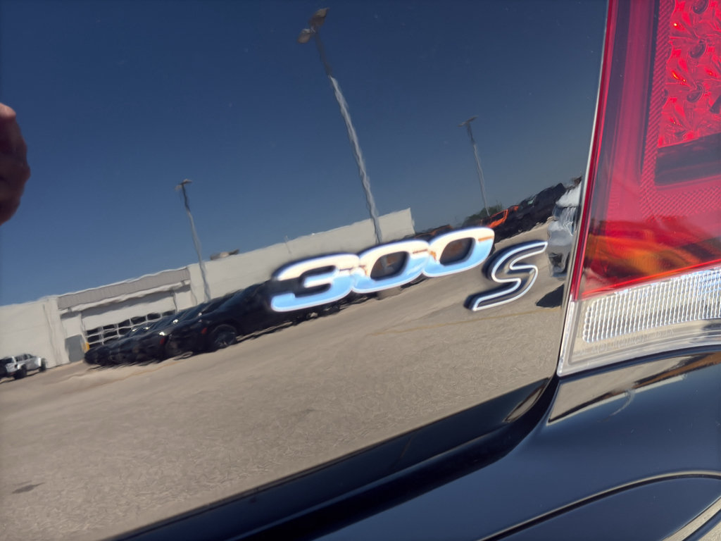 Used 2018 Chrysler 300 S w/ 300S Premium Group AWD/4WD image 9