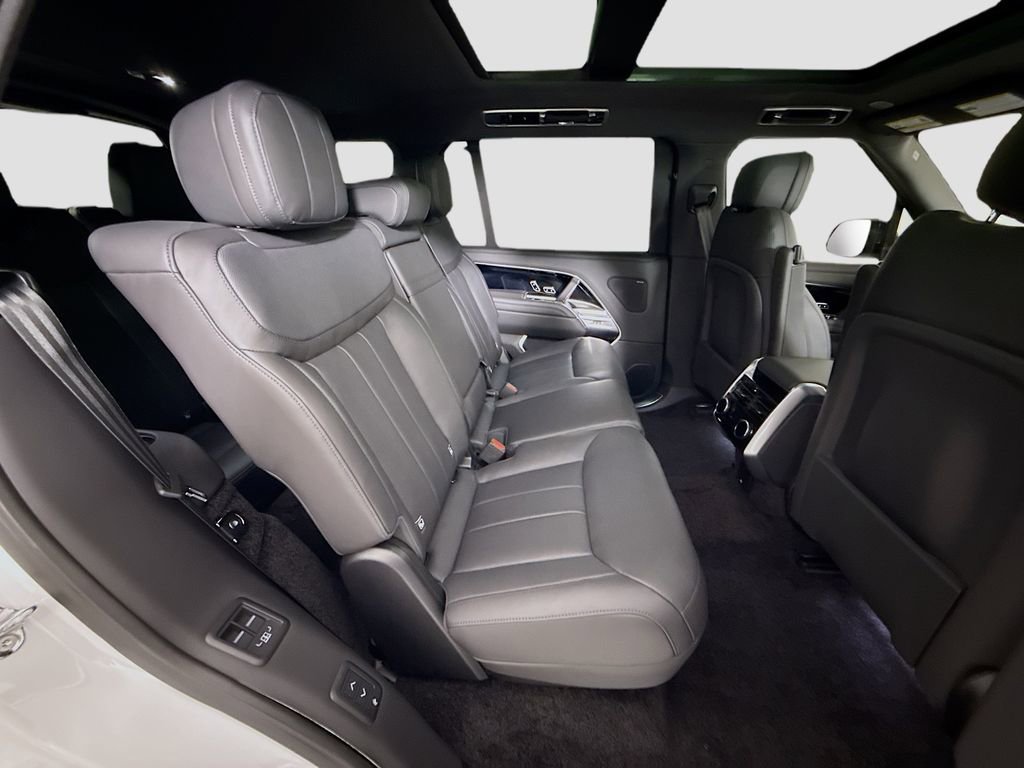 New 2026 Land Rover Range Rover Long Wheelbase SE image 21