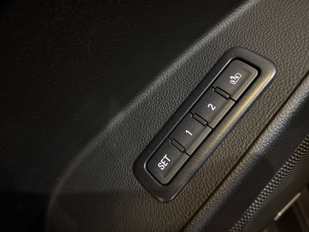 Used 2018 GMC Yukon Denali image 22