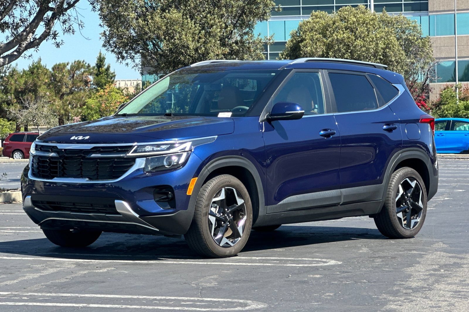 Certified 2024 Kia Seltos EX FWD image 9
