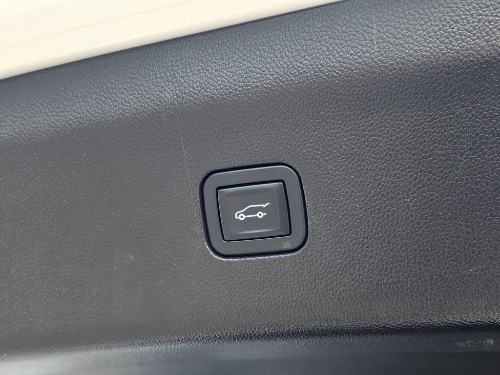 Used 2019 Buick Enclave Avenir w/ Avenir Technology Package AWD/4WD image 16