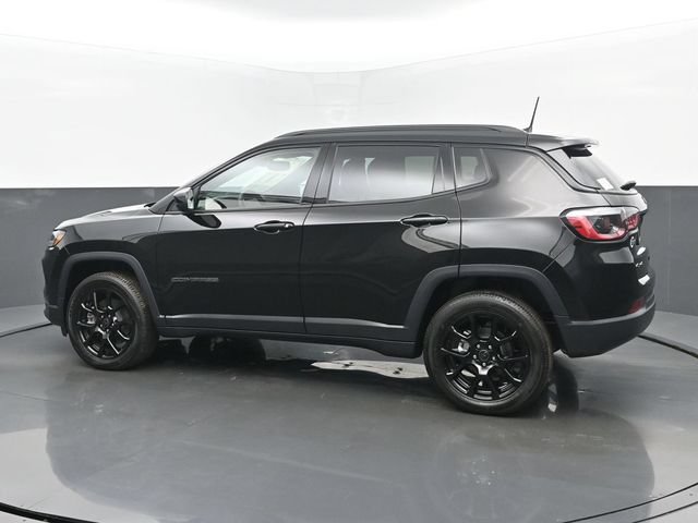 New 2025 Jeep Compass Latitude w/ Sun & Sound Group AWD/4WD image 3