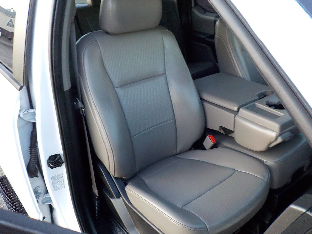 Used 2019 Ford F350 XL w/ Power Equipment Group image 27