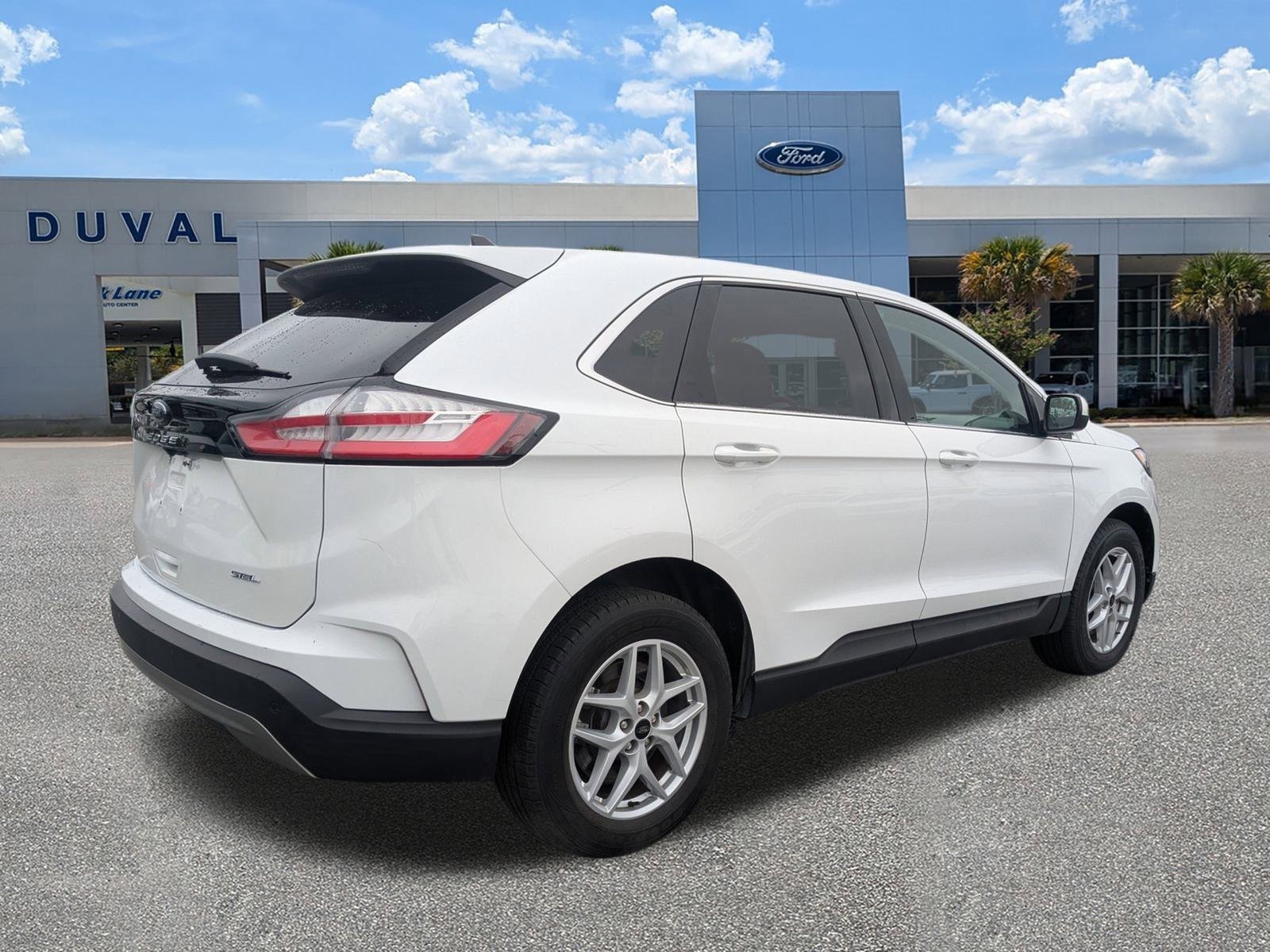 Used 2023 Ford Edge SEL image 4