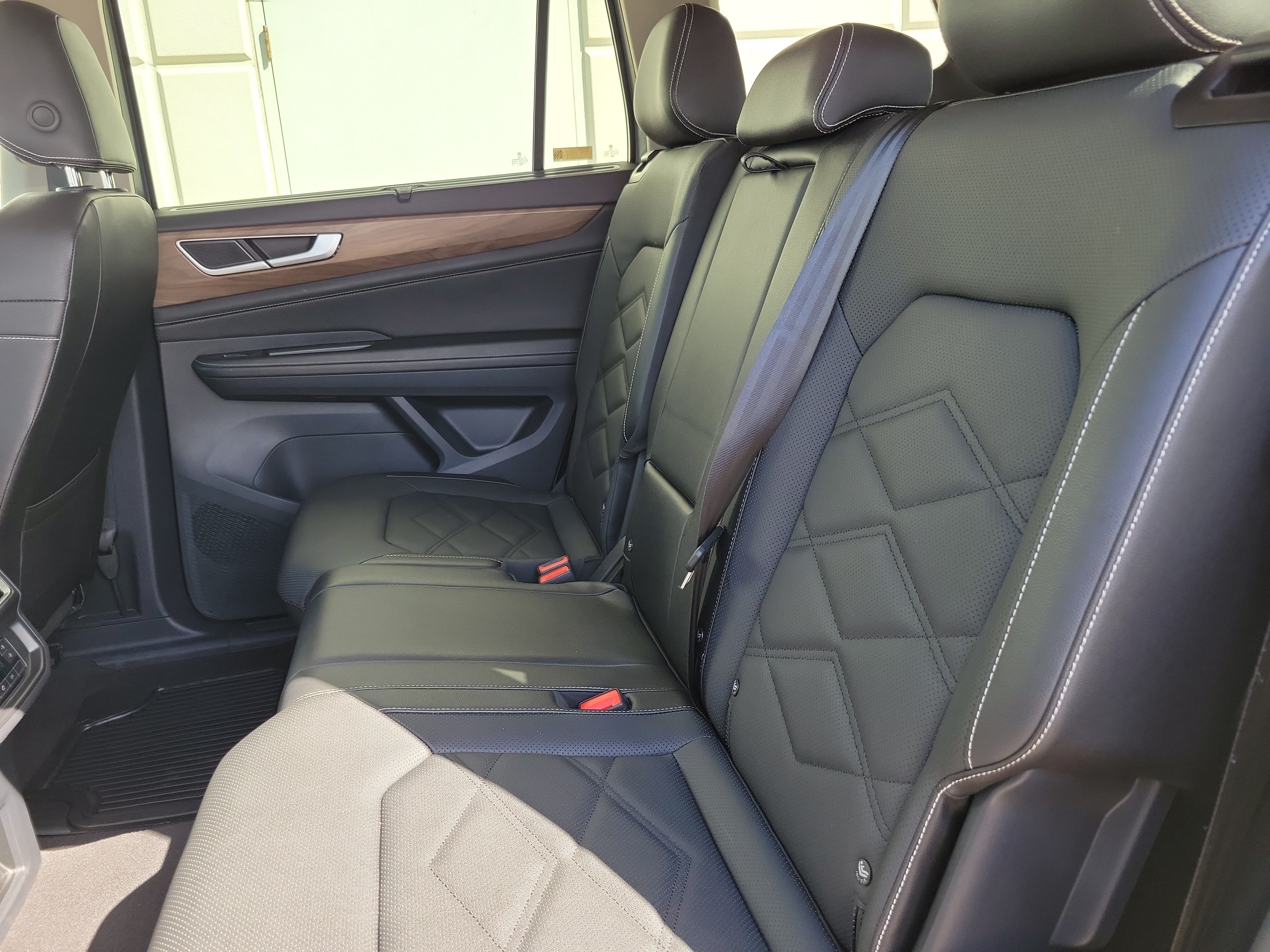 Used 2025 Volkswagen Atlas SE AWD/4WD image 18