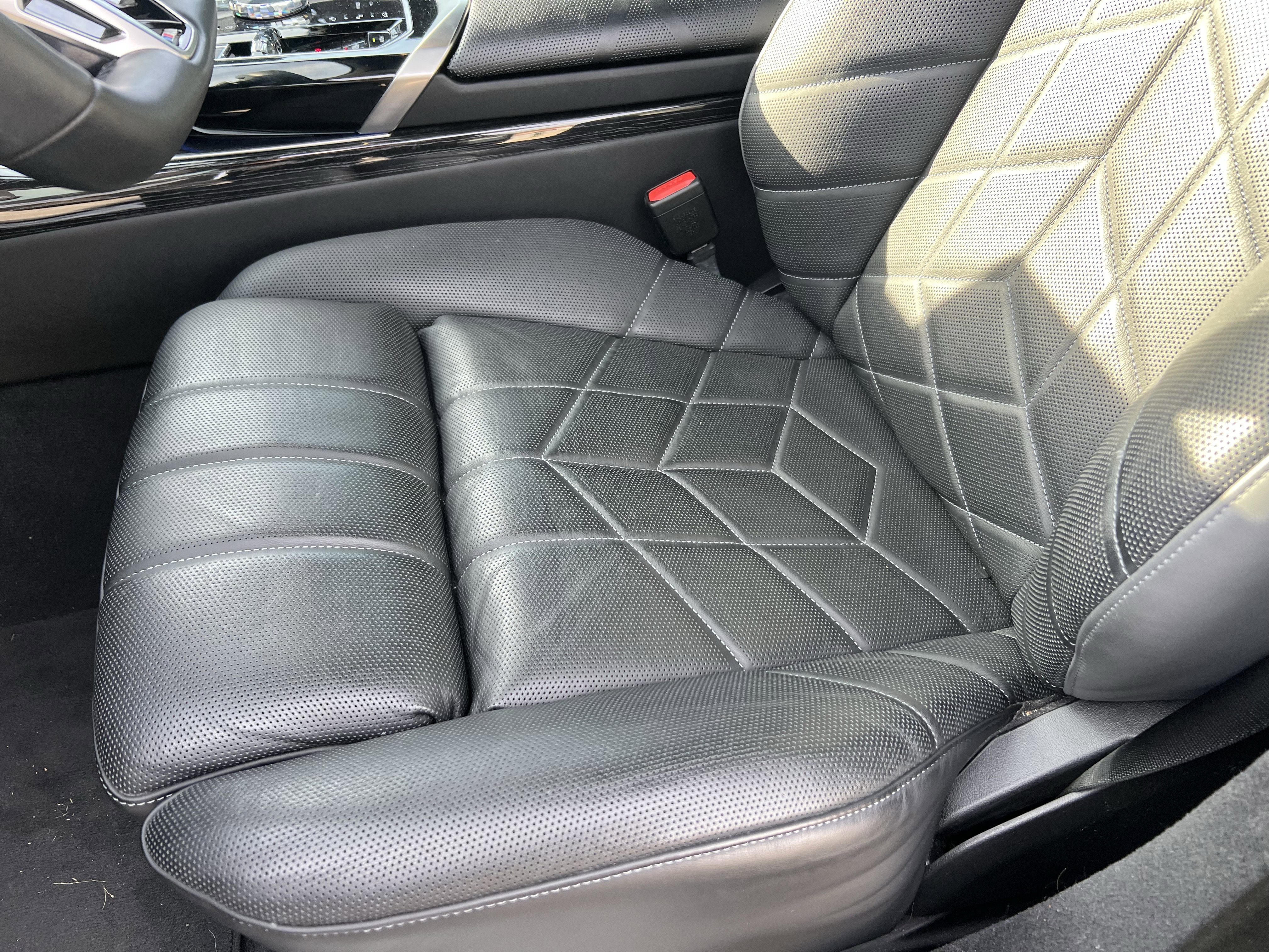 Used 2023 BMW 740i w/ Executive Package image 17