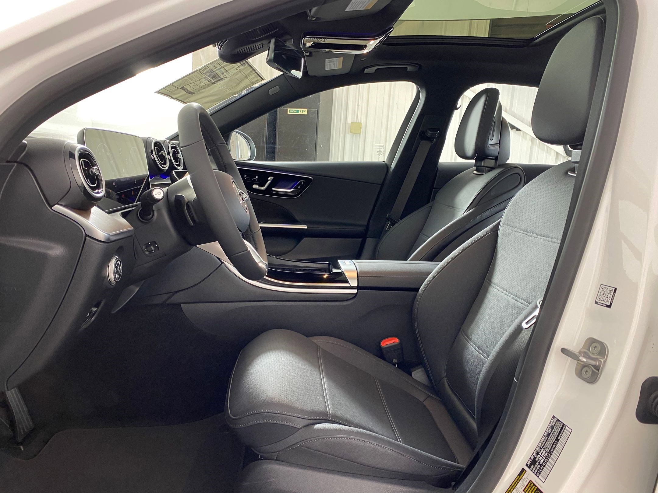 Used 2025 Mercedes-Benz C 300 4MATIC Sedan image 4