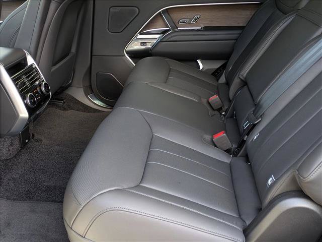 New 2026 Land Rover Range Rover Long Wheelbase SE AWD/4WD image 17