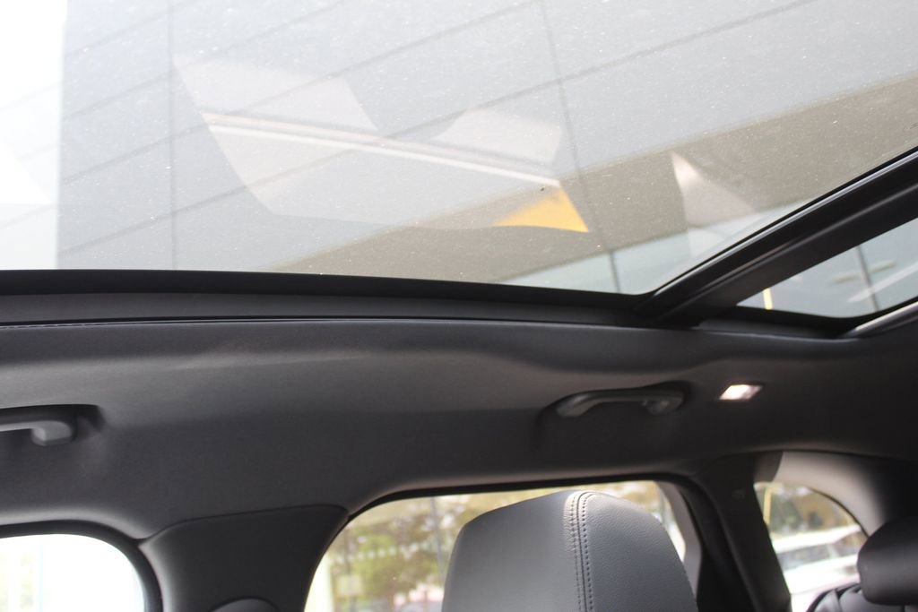 Used 2026 Land Rover Range Rover Velar S AWD/4WD image 18