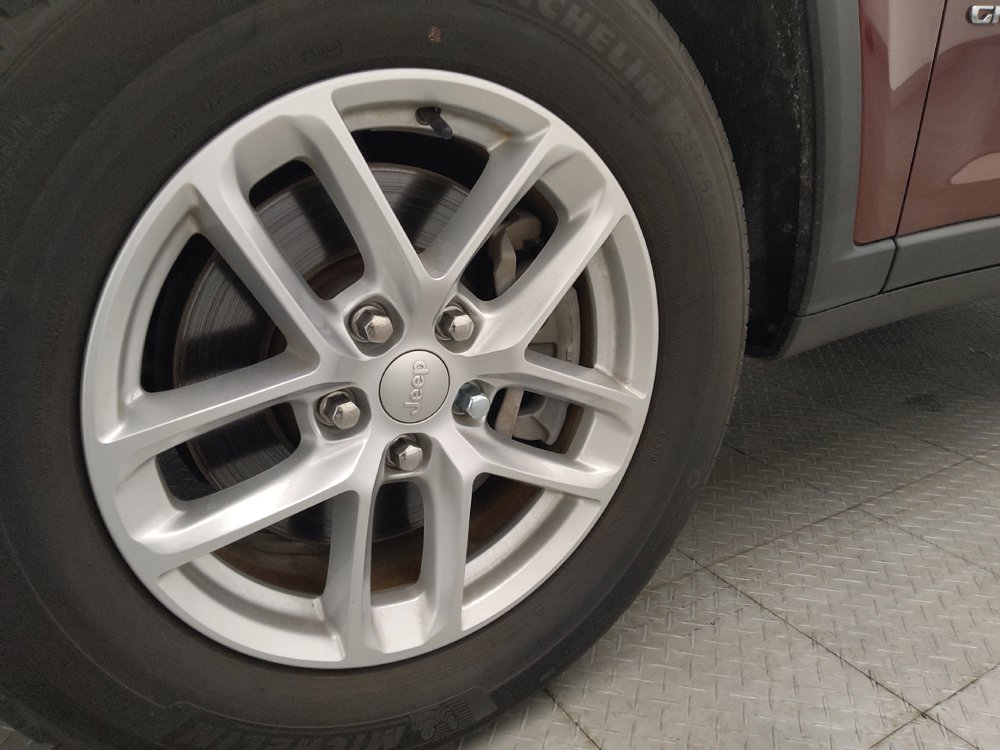 Used 2023 Jeep Grand Cherokee L Laredo RWD image 31