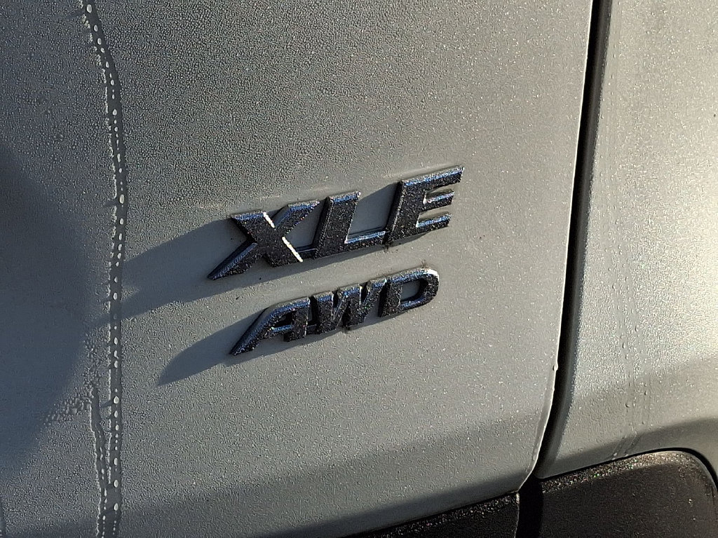 Certified 2022 Toyota RAV4 XLE Premium AWD/4WD image 31