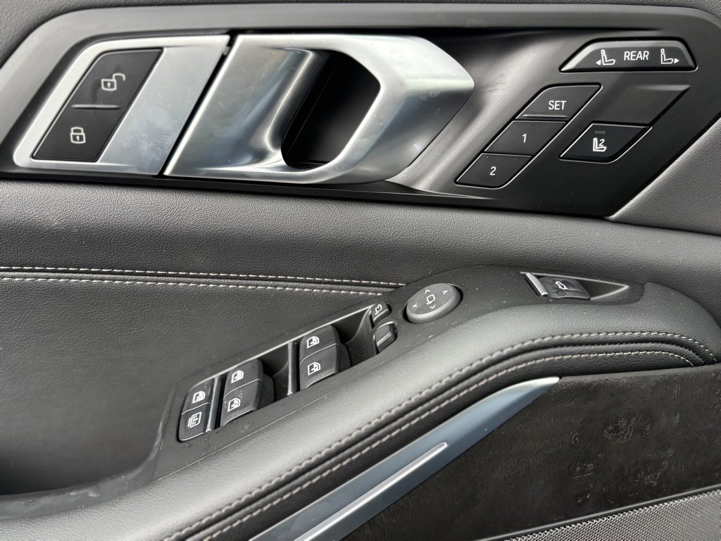 Used 2026 BMW X7 xDrive40i w/ M Sport Package image 17