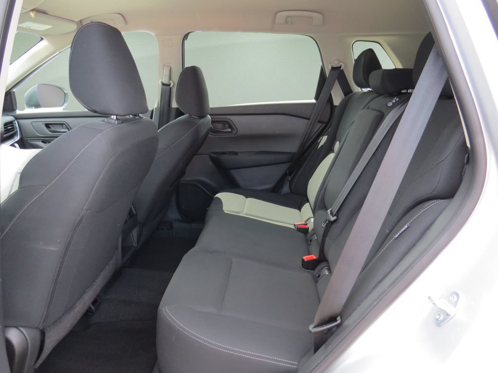 Used 2024 Nissan Rogue S FWD image 14