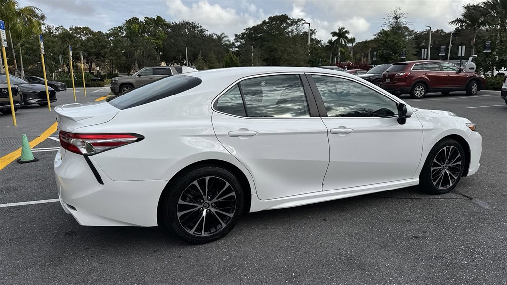 Used 2020 Toyota Camry SE image 5